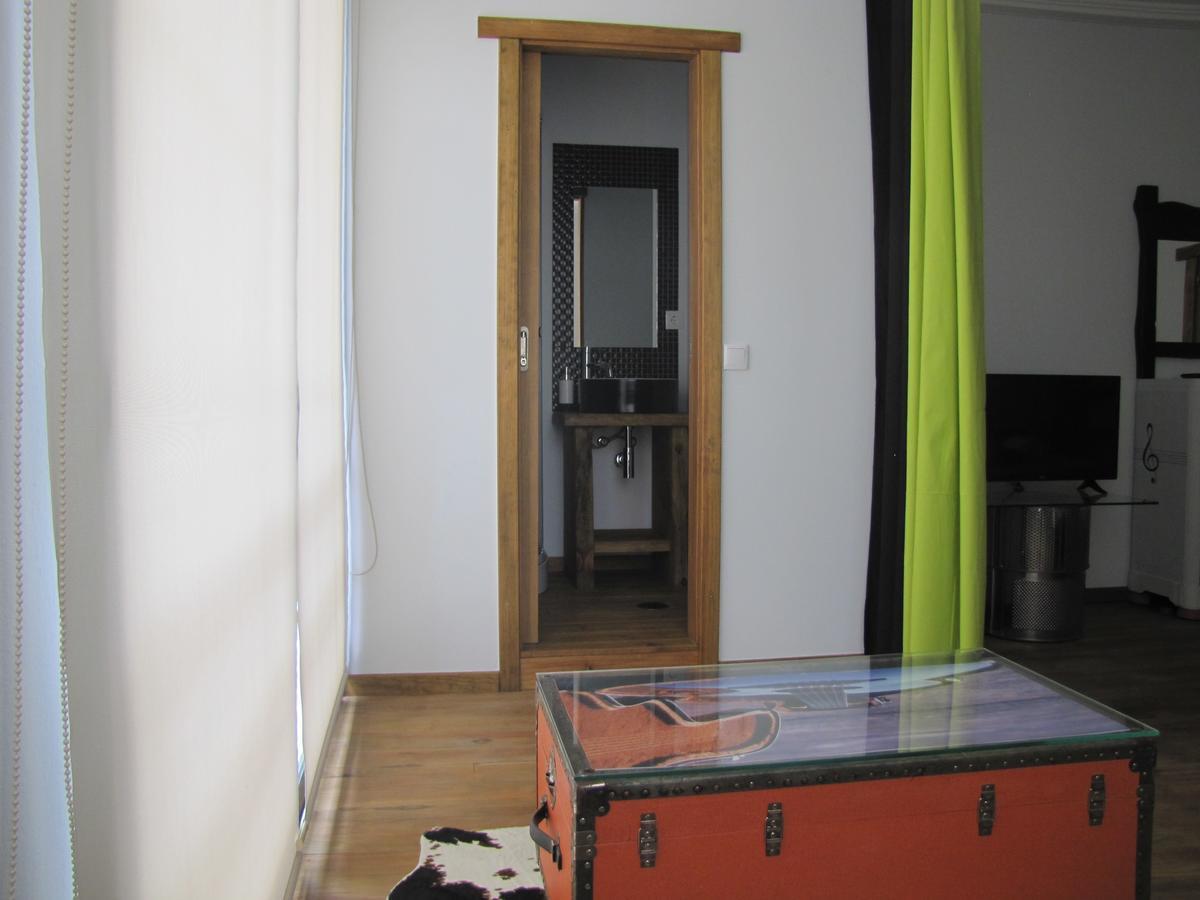 Modern & Recycled Guest House Машику Экстерьер фото